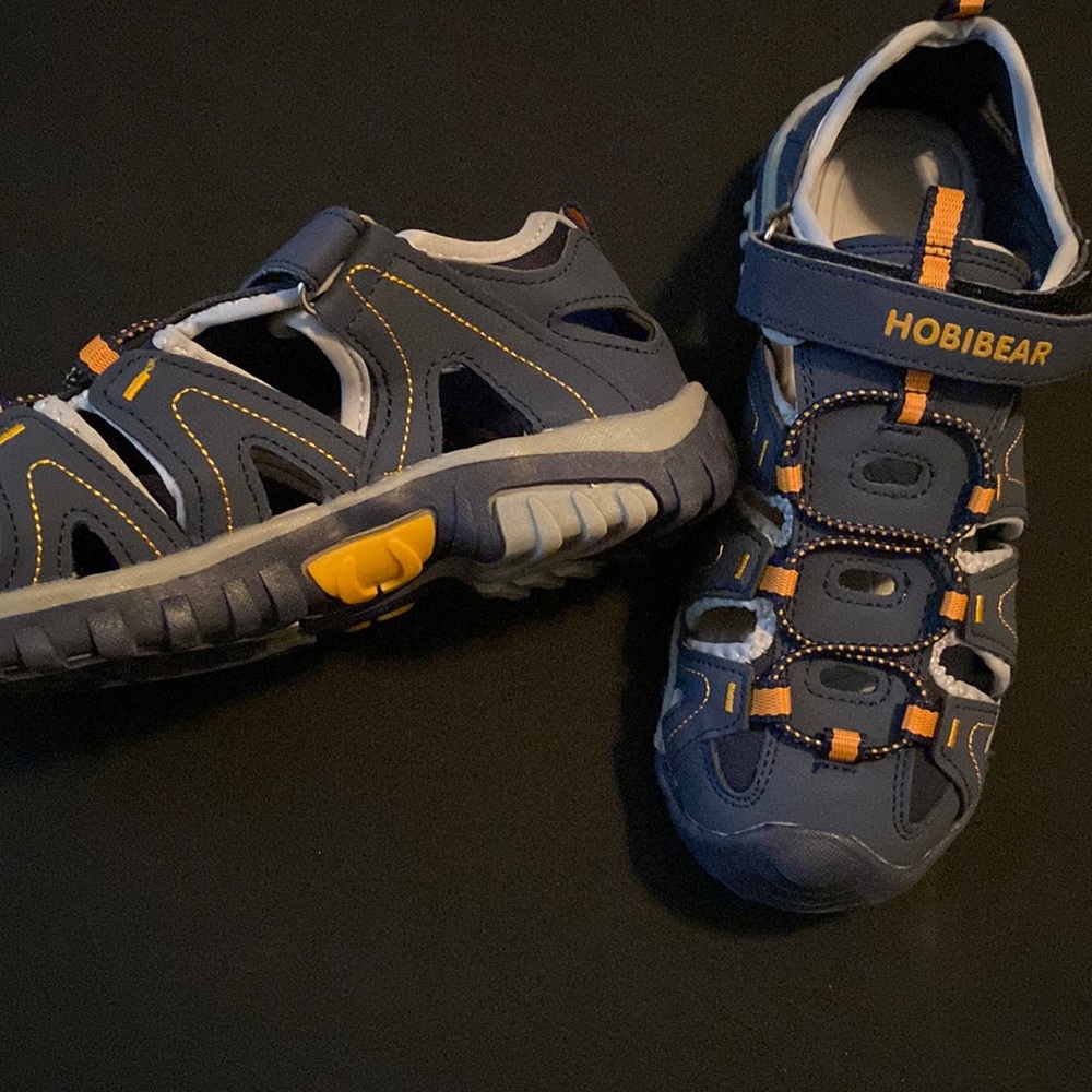 Hobibear kids hiking shoes. Never worn without tags size 7